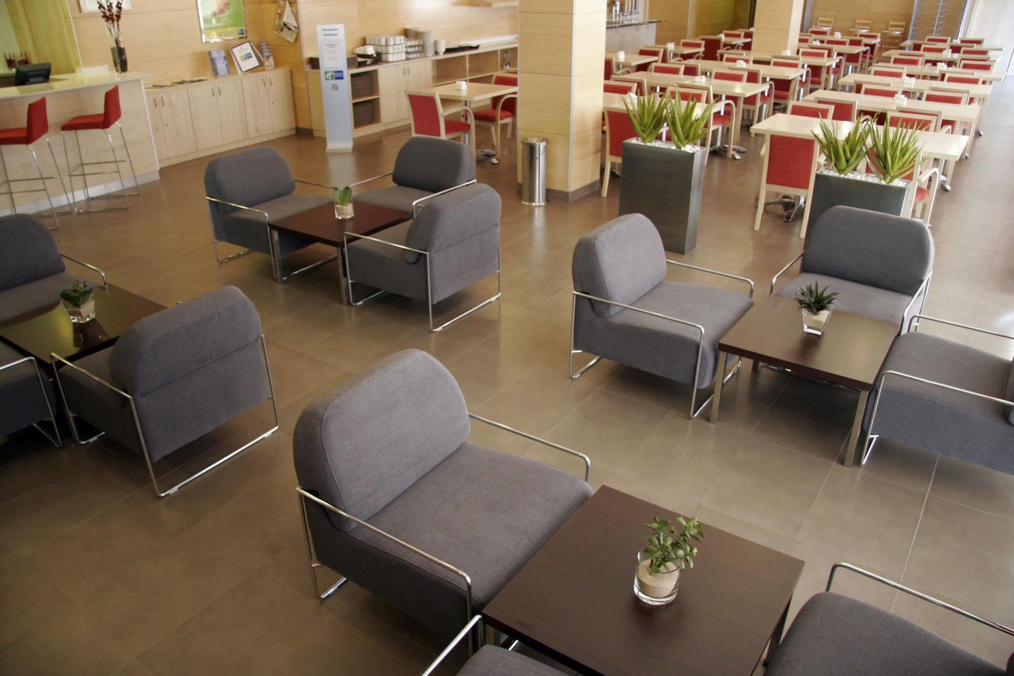 Holiday Inn Express Madrid-Getafe By Ihg Esterno foto
